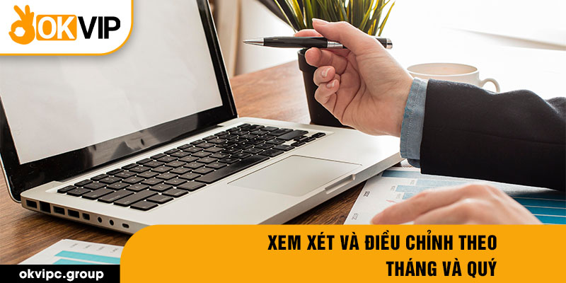 Xem xét và điều chỉnh theo tháng và quý